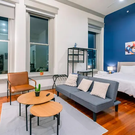 Bright And Modern Studio In Louisville # 406